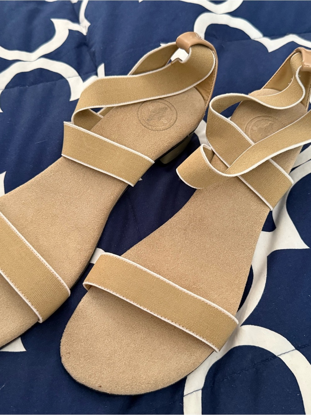 CHARLESTON SHOE CO. Beige Tan Elastic Strap Sandals size 9